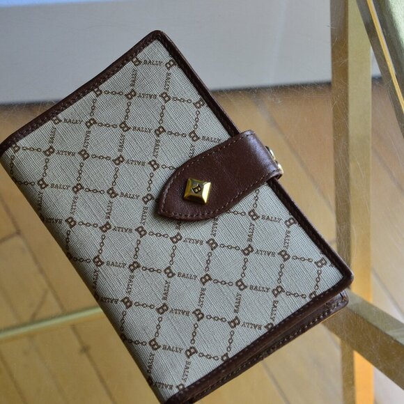 Bally Classic Wallet With Kisslock Coin Pocket - Picture 3 of 14